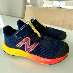 New Balance Fresh Foam Arishi Bungee Lace & Velcro strap sneakers toddler size 9